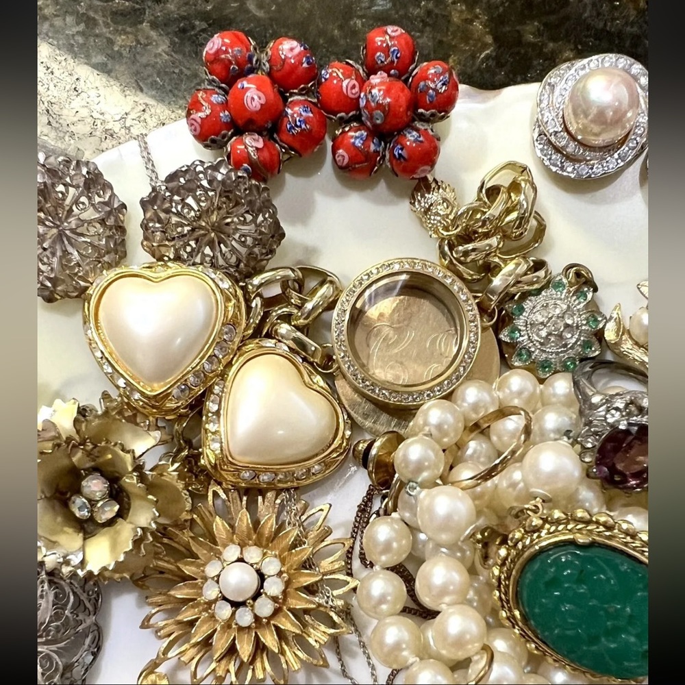 All wearable 2.5 LBs CURATED jewelry lot- Build YOUR own jewelry lot! - Picture 10 of 10